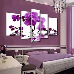 Дизайн спальни с цветком на стене