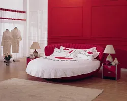 Чырвоны ложак у інтэр'еры спальні фота