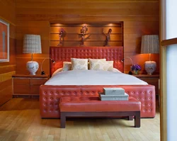 Красная кровать в интерьере спальни фото