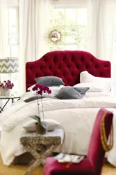Красная кровать в интерьере спальни фото