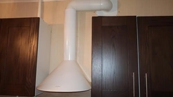 Пластиковый воздуховод для вытяжки на кухне фото