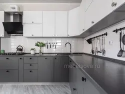 Ошхона бо countertop хокистарӣ ва пешдоман дар акс дохилӣ