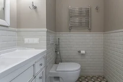 Bathroom design up to half tiles