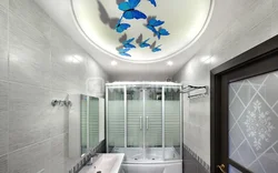 Дизайн маленькой ванны с натяжными потолками