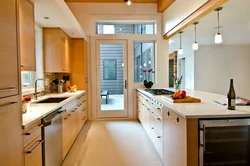 Дызайн вузкай і доўгай кухні з балконам