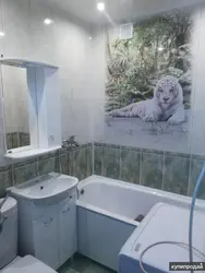 Хрущев фотосуретіндегі пластикалық панельдерден жасалған ванна бөлмесі