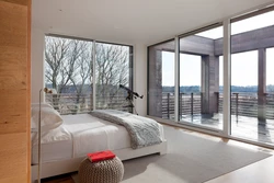 Дизайн спальни с панорамными окнами в квартире