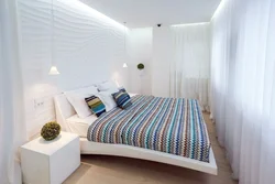 Маленькая спальня с большой кроватью фото