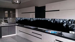 Фото кухонь с темными панелями