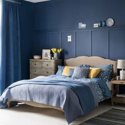 Combination of blue and beige in the bedroom interior