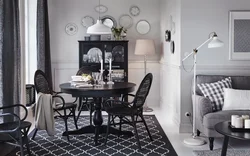 Черный круглый стол в интерьере кухни фото