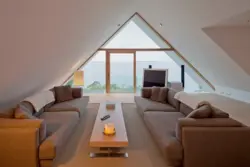 Треугольная гостиная интерьер
