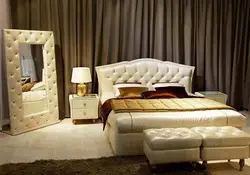 Дызайн спальні з банкеткай