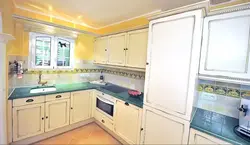 Фальш окно в интерьере кухни