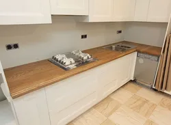 Столешница светлый дуб в интерьере кухни