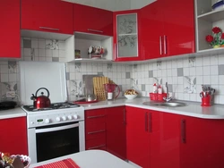 Дизайн маленькой кухни в красном цвете