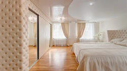 Интерьер спальни белый потолок