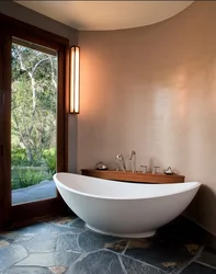 Round bathtub design