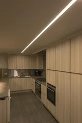 Столь са светлавымі лініямі фота кухня