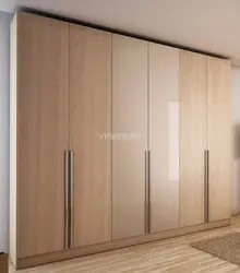 Дизайн встроенной прихожей с распашными дверями фото