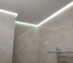 Натяжной потолок парящий в ванной фото