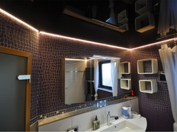 Floating suspended ceiling in the bathroom photo