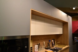 Кухня верхние шкафы без ручек фото