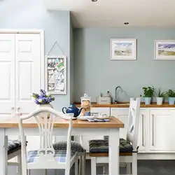 Синий цвет стен на кухне в интерьере
