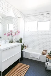 White bathroom tiles photo