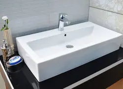 Ракавіна ў ванную накладная на стальніцу фота ванны