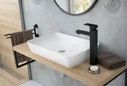 Vanna otağı fotoşəkilində tezgahın üstündəki lavabo qabı