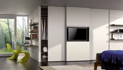 Дизайн шкафа в спальню во всю стену с телевизором