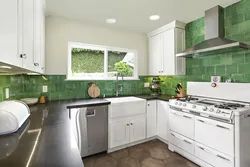 Кухня С Зеленым Фартуком Из Плитки Дизайн