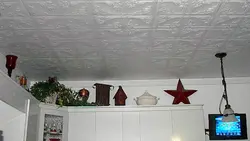 Divarlardakı küvetdə tavan plitələri fotoşəkili