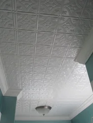 Ceiling tiles in the bathtub on the walls photo