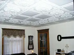 Ceiling tiles in the bathtub on the walls photo