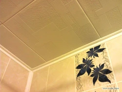 Ceiling tiles in the bathtub on the walls photo