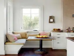 Дизайн кухни гостиной диван у окна