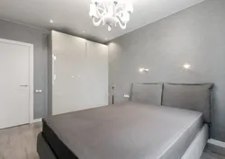Glossy white ceiling in the bedroom photo