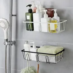Полочки в ванной для шампуней в интерьере