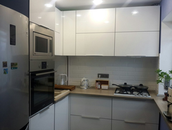 Kitchen 6 square meters with design refrigerator and dishwasher