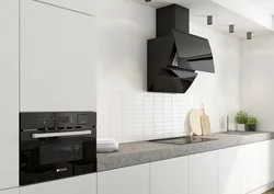 Белая кухня и черная вытяжка интерьер