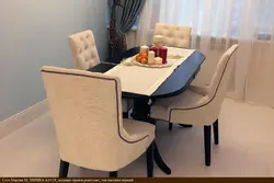 Мягкие стулья в интерьере кухни