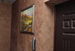 O'zingiz bilan koridorda dekorativ gipsli fotosurat