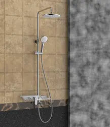 Yağış duşu və kran fotoşəkili olan hamam duşu