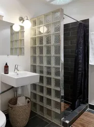 Дизайн ванной с стеклоблоками