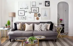 Оформить стену в гостиной за диваном фото