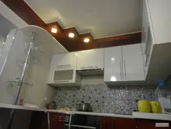 Натяжной потолок на маленькой кухне дизайн