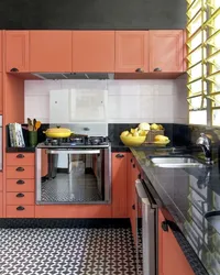 Дызайн кухні з кветкамі цаглянага колеру