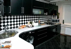 Черная плитка в интерьере кухни
